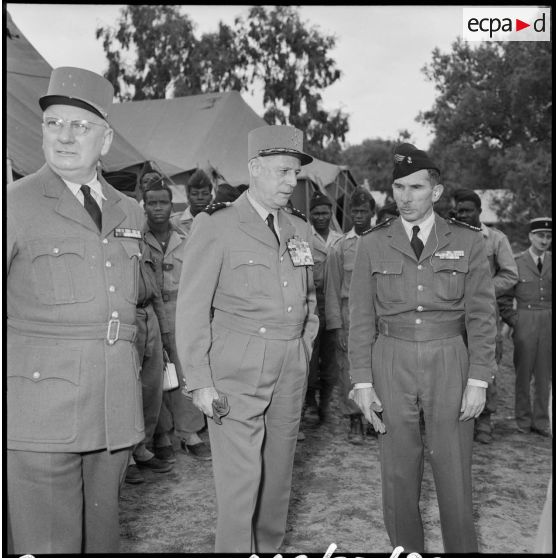 Visite du général Salan au centre d'instruction des unités de tirailleurs sénégalais (CIUTS) au camp du Lido.