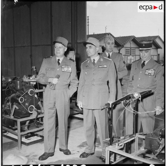 Visite des ateliers du centre d'instruction de l'arme blindée et cavalerie (CIABC) au quartier Holbecq.