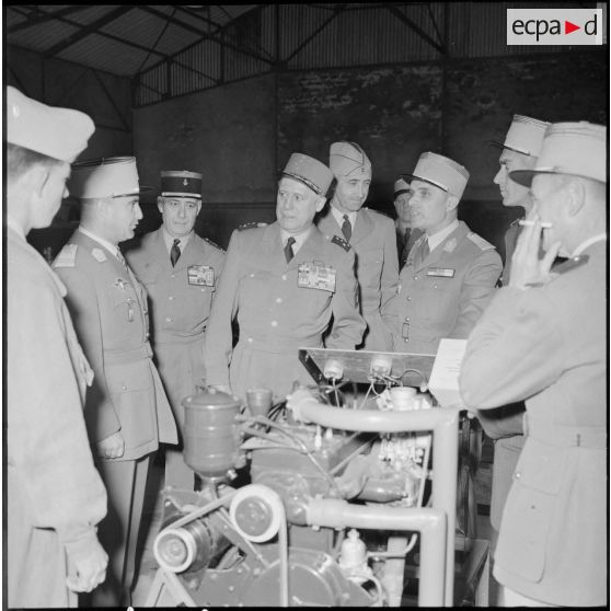 Visite des ateliers du centre d'instruction de l'arme blindée et cavalerie (CIABC) au quartier Holbecq.