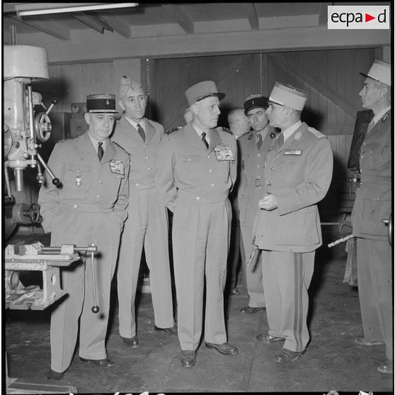 Visite des ateliers du centre d'instruction de l'arme blindée et cavalerie (CIABC) au quartier Holbecq.