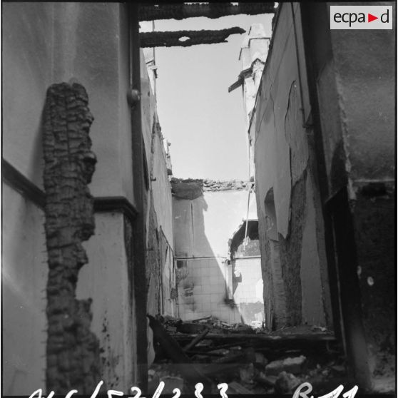 Les dégâts occasionnés par l'incendie de la ferme Sidgès, dite "ferme des Anglais".