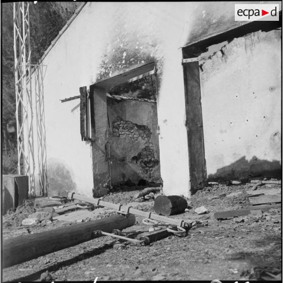 Les dégâts occasionnés par l'incendie de la ferme Sidgès, dite "ferme des Anglais".