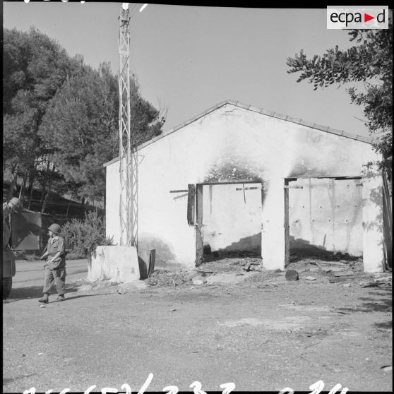 Les dégâts occasionnés par l'incendie de la ferme Sidgès, dite "ferme des Anglais".