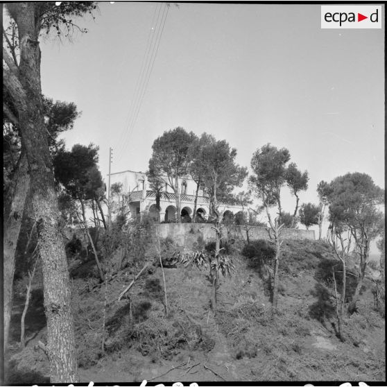 Les dégâts occasionnés par l'incendie de la ferme Sidgès, dite "ferme des Anglais".