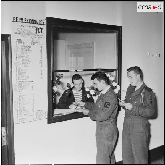 Le foyer du centre militaire de détente interarmées où les pensionnaires peuvent acheter des articles pour le corps, pour fumeurs et de papeterie.