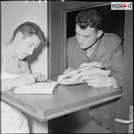 Le guichet de perception et de livraison du linge du centre militaire de détente interarmées.