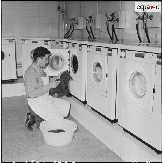 La buanderie du centre de repos interarmées d'Alger.
