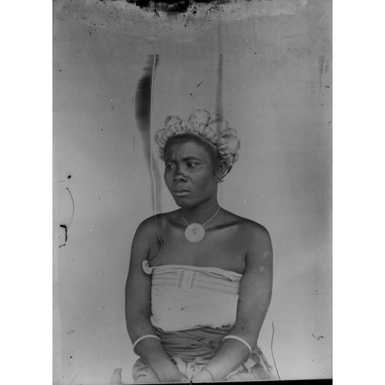 273. [Portrait d'une femme malgache.]