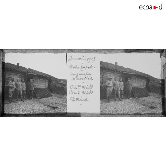 Janvier 1917. Notre popote. Un groupe d'invités. Cap[itai]ne Weill. Com[mandan]t Weill. Bittard. [légende d'origine]