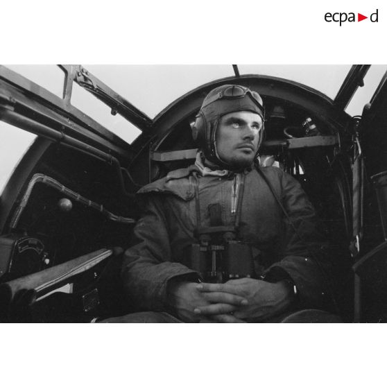 Un observateur à bord d'un He-115-B1 du Kuestenfliegergruppe-406.