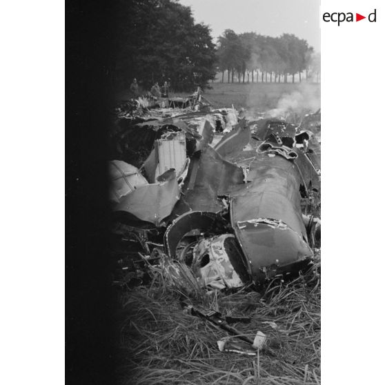 Divers débris de l'épave d'un Halifax-MK1 britannique, du 35.Squadron britannique, abattu lors d'un raid sur l'Allemagne.