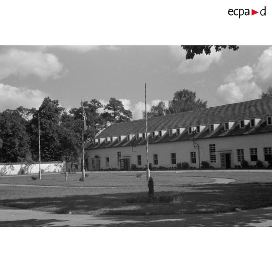 A Trebbin (Brandenbourg), la caserne du 4e gruppe du Nationalistischen Flieger-Korps (N.S.F.K).