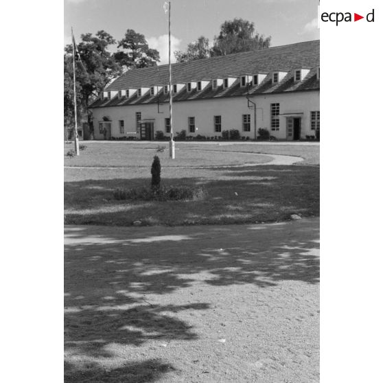 A Trebbin (Brandenbourg), la caserne du 4e gruppe du Nationalistischen Flieger-Korps (N.S.F.K).