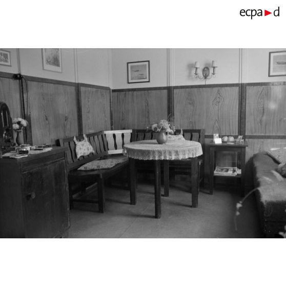 Intérieur d'un baraquement d'officiers de la DCA de l'armée de l'air allemand (FlaK).