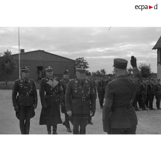 Arrivée du Gruppenführer Karl Sauke.