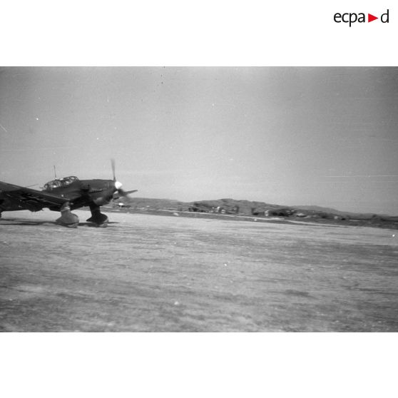 Décollage d'un Ju-87-B Stuka du Sturzkampfgeschwader (I-StG-5).