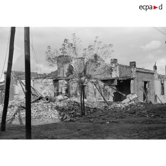 Maison de briques en ruines.