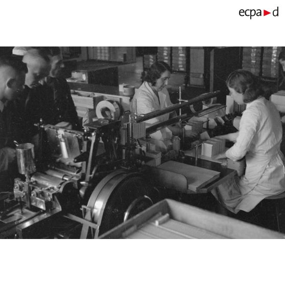 Empaquetage de cigarettes dans une usine allemande.