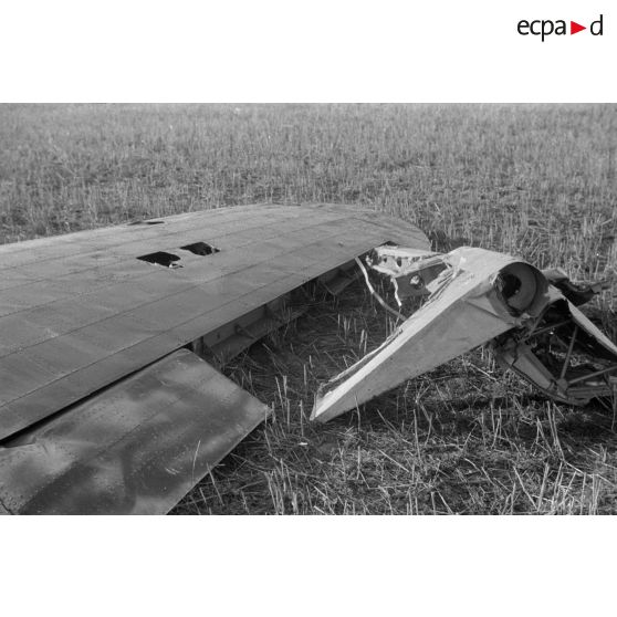 Débris d'une aile d'un avion soviétique abattu.