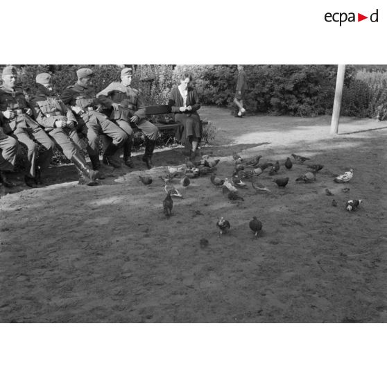 Loisirs de soldats allemands lors de l'occupation de Rige (Lettonie).