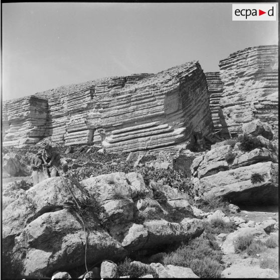 Percement de la piste d'El Amra-Taffassourt par le 19e régiment du génie.