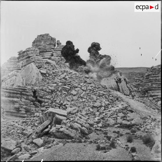 Percement de la piste d'El Amra-Taffassourt par le 19e régiment du génie.