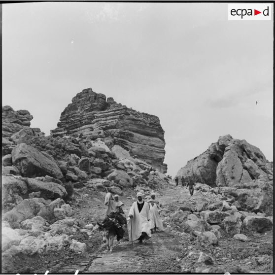 Percement de la piste d'El Amra-Taffassourt par le 19e régiment du génie.
