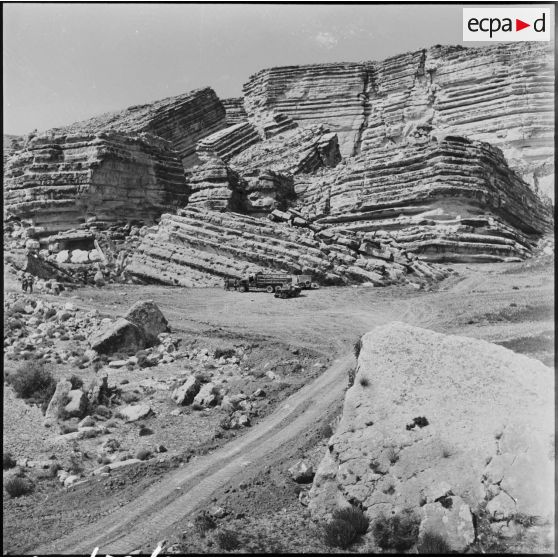 Percement de la piste d'El Amra-Taffassourt par le 19e régiment du génie.