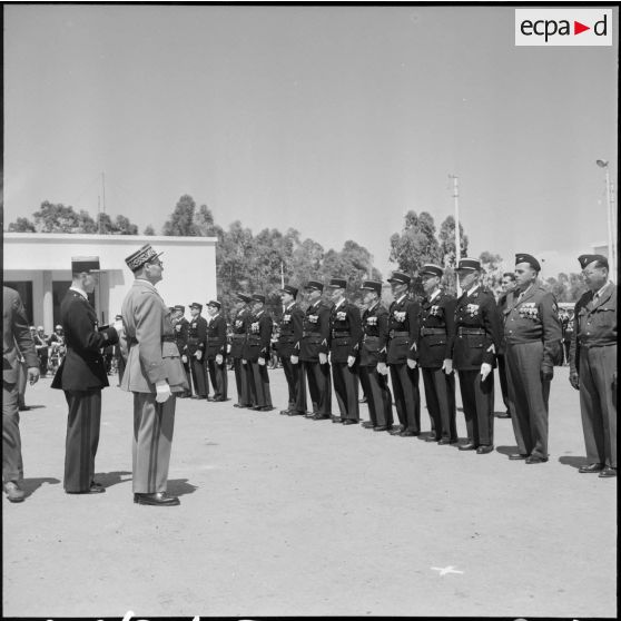 Le rang des récipiendaires à la caserne de gendarmerie Milbert.