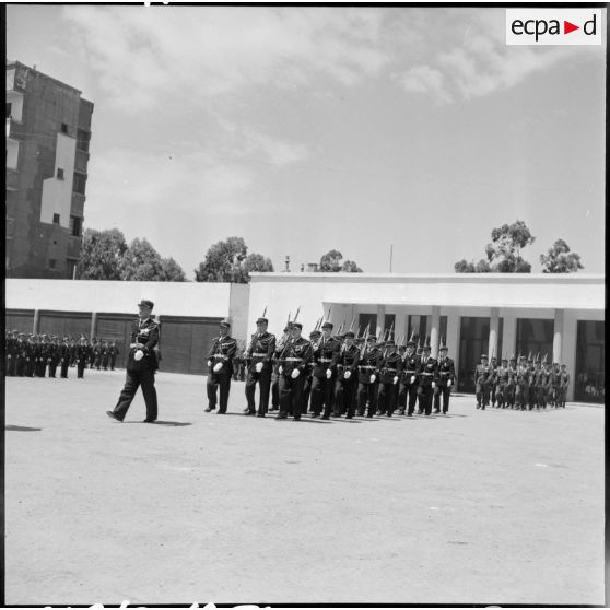 Défilé à pied au quartier Milbert.