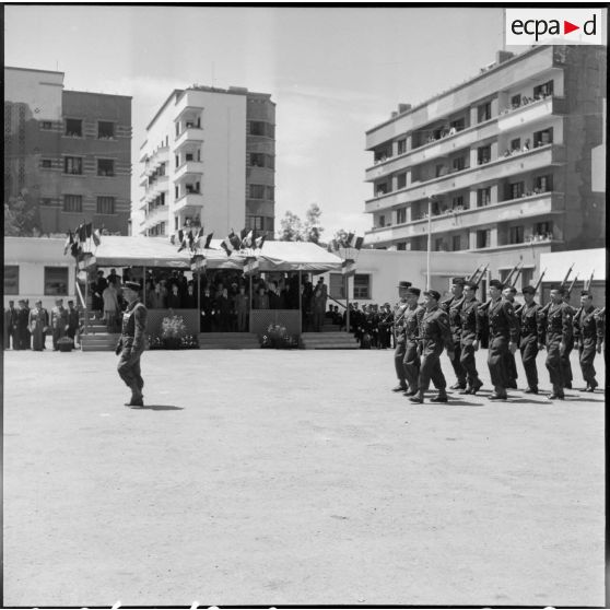 Défilé à pied au quartier Milbert.