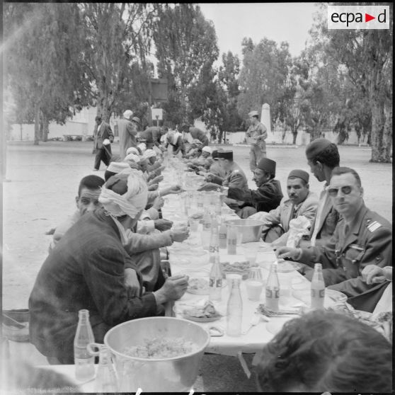 Méchoui offert par le 9e régiment de zouaves (9e RZ) aux anciens de l'unité.
