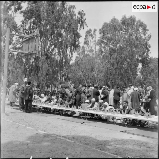 Méchoui offert par le 9e régiment de zouaves (9e RZ) aux anciens de l'unité.