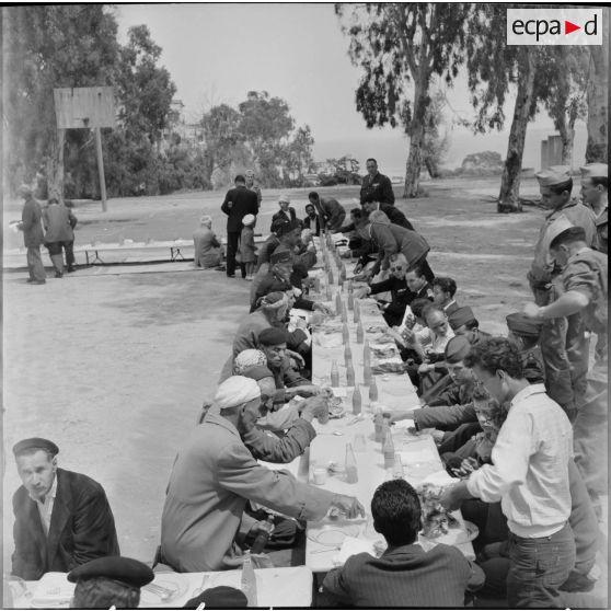 Méchoui offert par le 9e régiment de zouaves (9e RZ) aux anciens de l'unité.