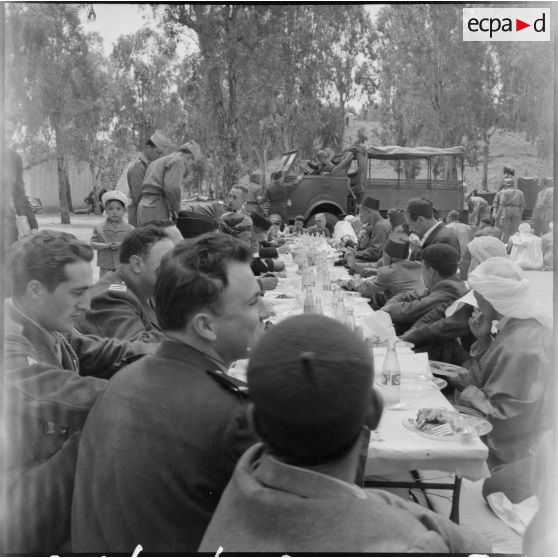 Méchoui offert par le 9e régiment de zouaves (9e RZ) aux anciens de l'unité.