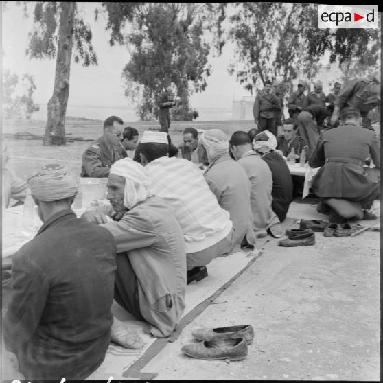Méchoui offert par le 9e régiment de zouaves (9e RZ) aux anciens de l'unité.
