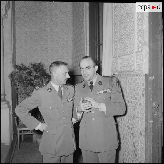 Les capitaines Rouy et Ferrandi.