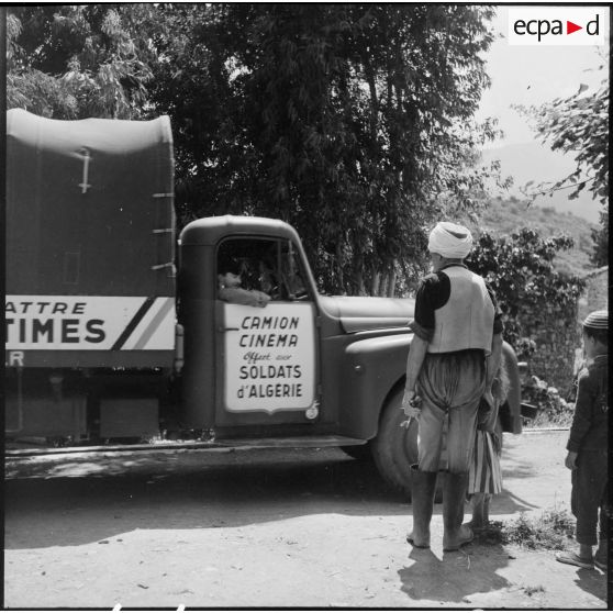 Région de Souma. Tournée du camion cinéma.