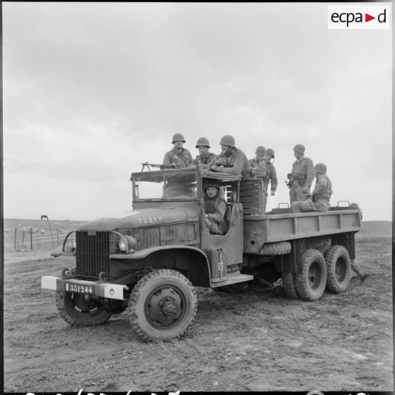 El Gor. Départ d'une patrouille à bord d'un camion GMC.