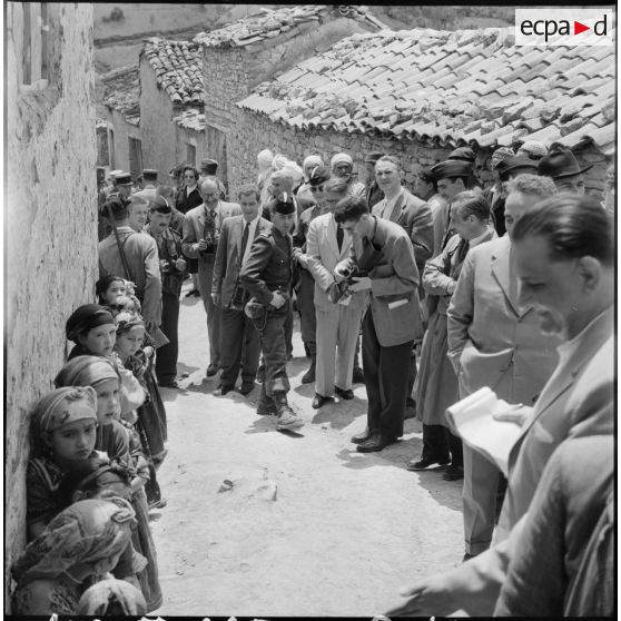 Tirilt. Des journalistes de l'OTAN en visite dans la zone opérationnelle de l'ouest constantinois.