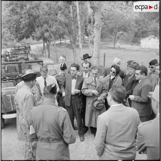 Lafayette, Algérie. Un groupe de journalistes de l'OTAN en visite dans la zone opérationnelle de l'ouest constantinois.