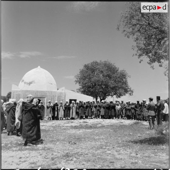 El Gor, Algérie. Cérémonie devant le marabout de Sidi Abdallah.