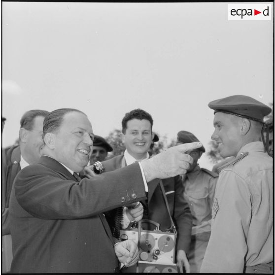 Aïn Arnat. Interview de Robert Lacoste ministre résident.