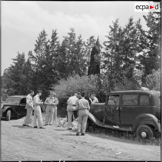 Région de Constantine. Le général Salan dans la zone de la wilaya IV zone 1.
