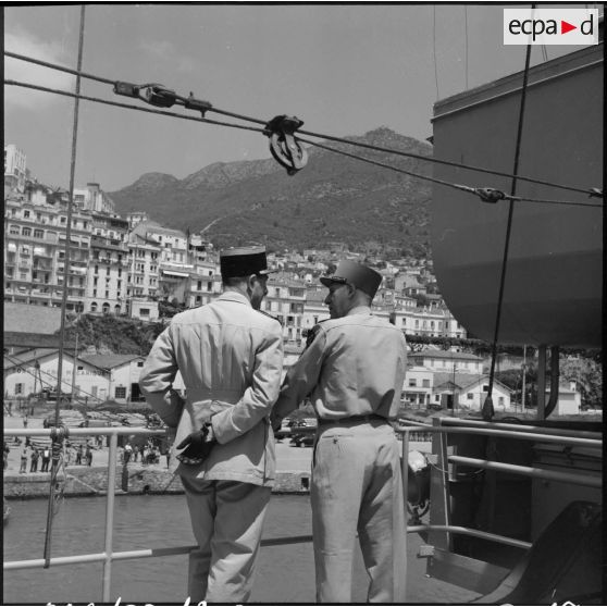 Voyage du général Raoul Salan à bord de l'escorteur "Arabe".