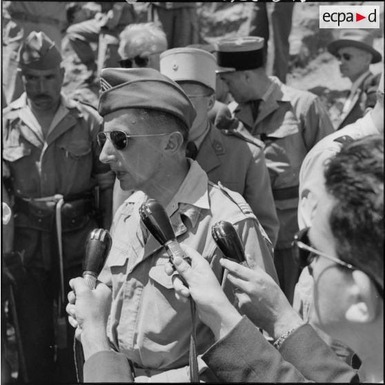 Région des Ouled Taïer. Plan rapproché du capitaine Combette.