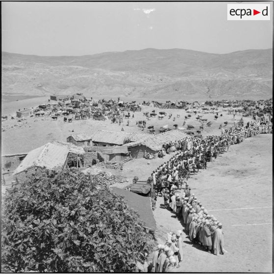Ben Daoud, région des Ouled Taïer. Rassemblement des habitants et de la harka montée.