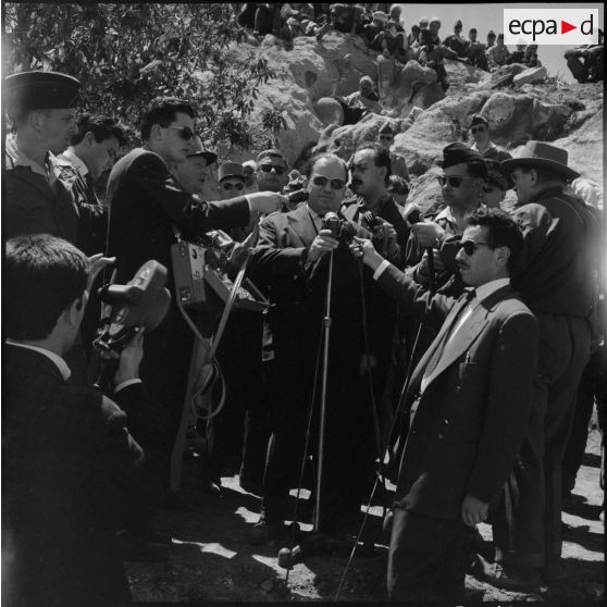 Région des Ouled Taïer. Discours du ministre résident Robert Lacoste.