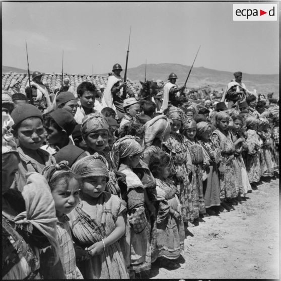 Région des Ouled Taïer. Groupe d'enfants