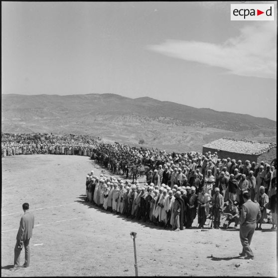 Ben Daoud, région des Ouled Taïer. Rassemblement des habitants et de la harka montée.